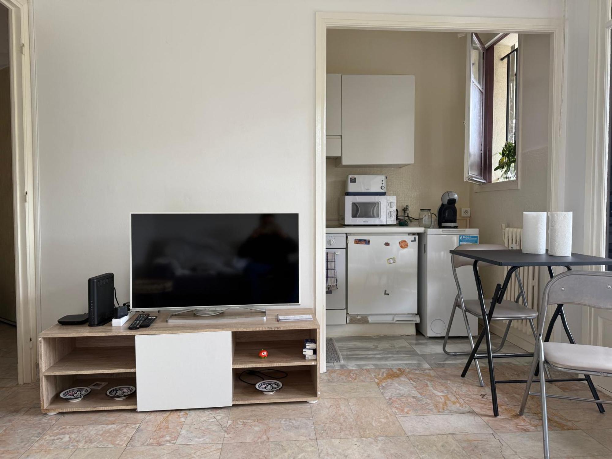 Calme à Deux Pas De La Avec Jardin Et Parking Privé