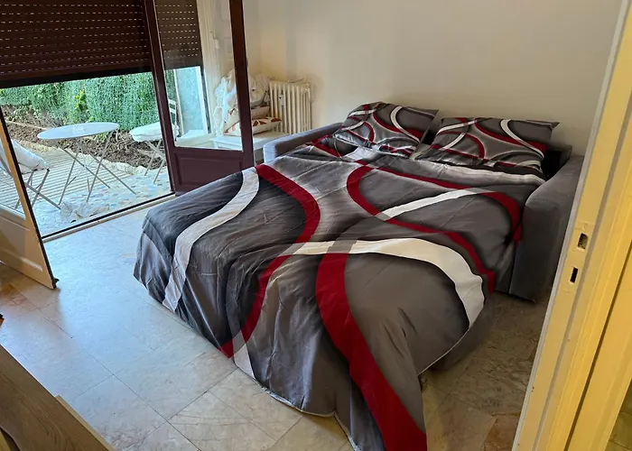 Studio Calme A Deux Pas De La Mer Avec Jardin Et Parking Prive